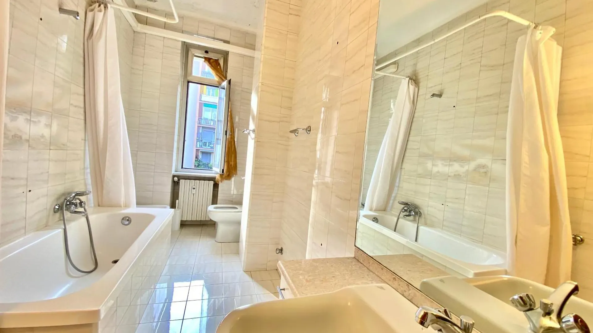 Wagner Home, Metro Milan Apartment