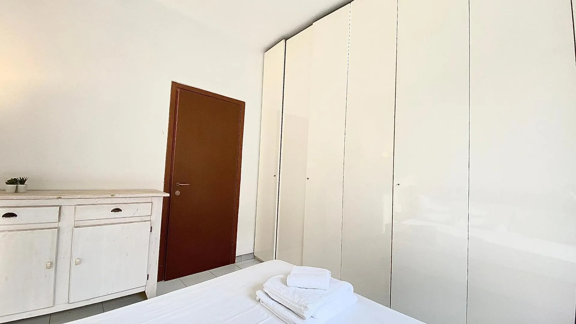 Wagner Home, Metro Milan 0*,