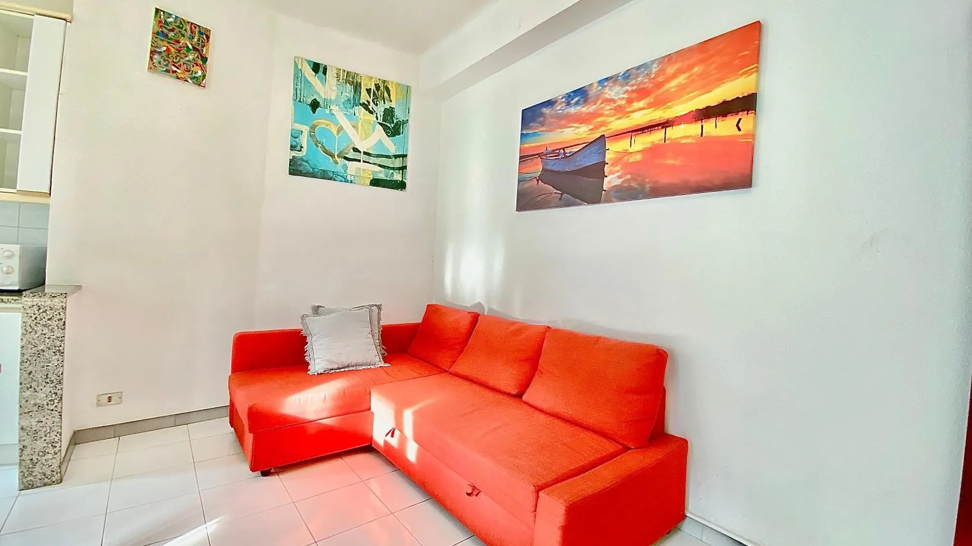 Wagner Home, Metro Milan