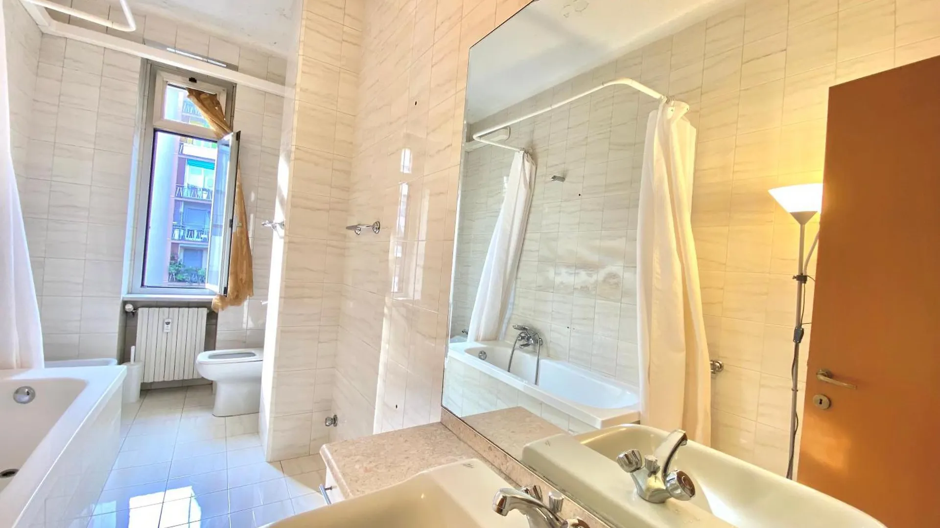 Wagner Home, Metro Milan